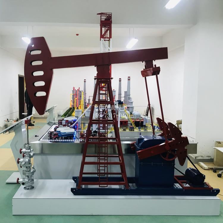 游梁式抽油機(jī)模型